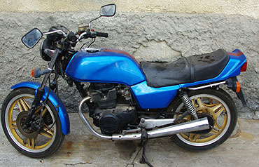 Ukrad motocykl, bo ba si, e kto go wczeniej kupi