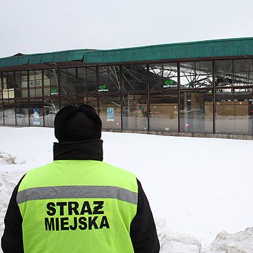 Zawali si dach sklepu meblowego
