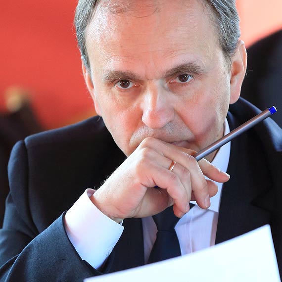 Czy lodowisko musi być problemem stawianym na sesji