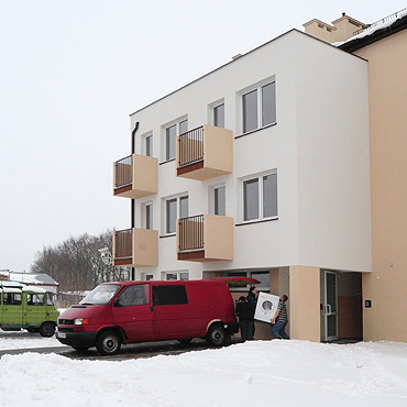 Pogorzelcy wprowadzaj si do nowych mieszka