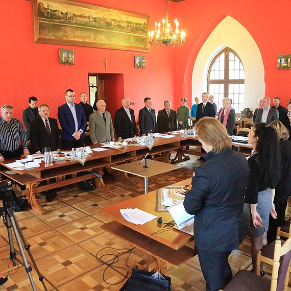 Radni uczcili minut ciszy pami niedawno zmarego kolegi.