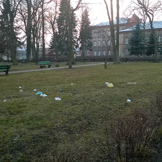 Czytelnik o mieszkacach Kamienia Pomorskiego: To zwyke brudasy i mieciarze