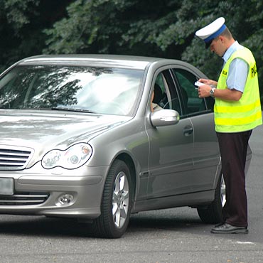 Chcia przekupi policjantw. Trafi do aresztu.